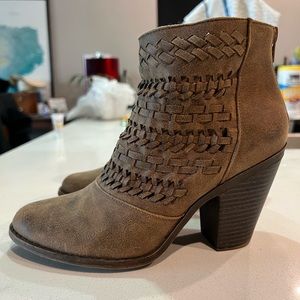 Size 7.5 Booties
